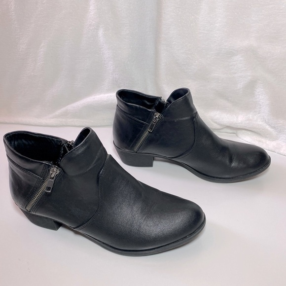 AMERICAN RAG Women's Black Smooth Faux Leather Abby Ankle Booties - Picture 1 of 14
